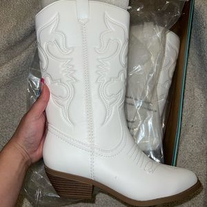 Brand new cowboy boots!!💖